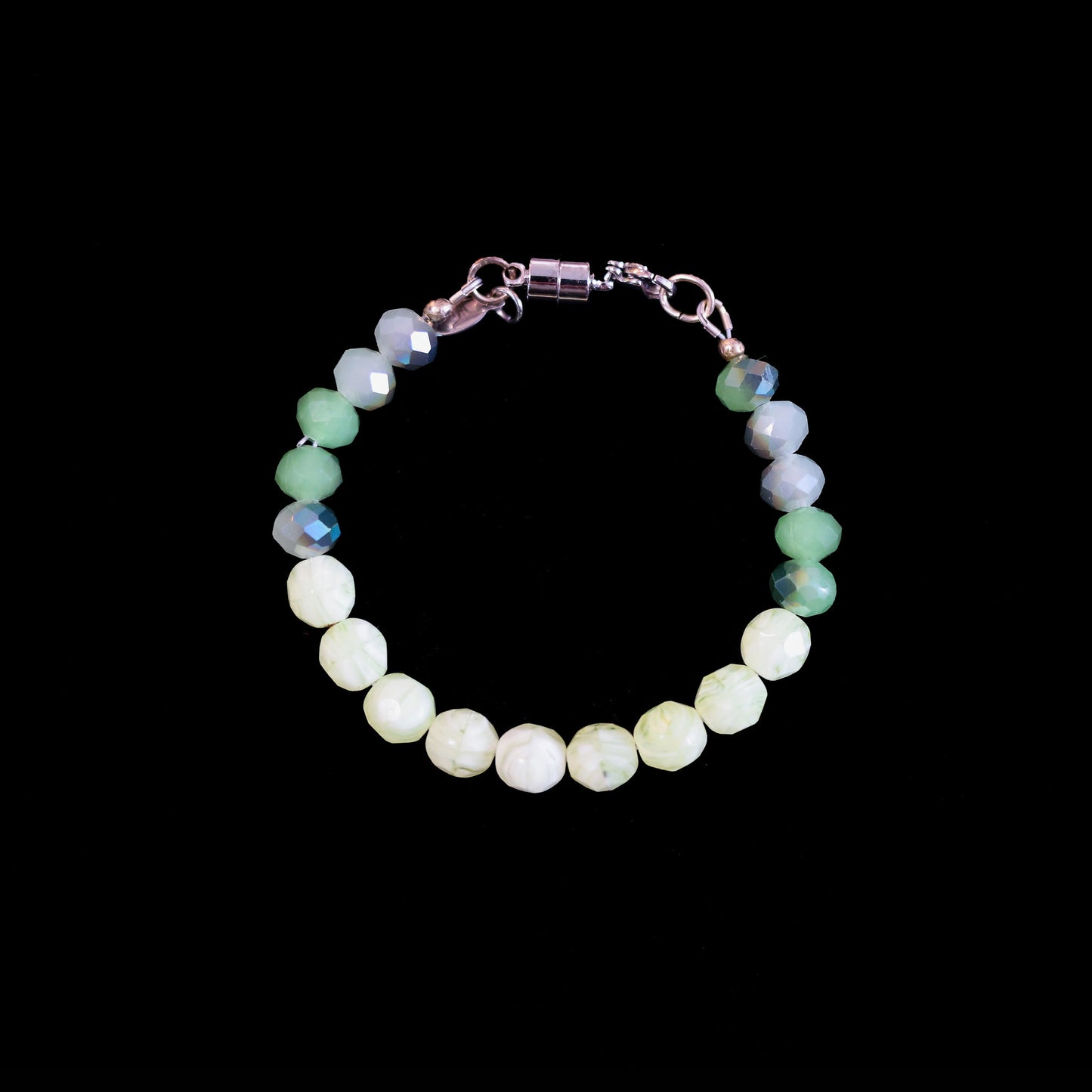 6" Green Glass Beaded Bracelet with Silver Magnetic Clasp 171