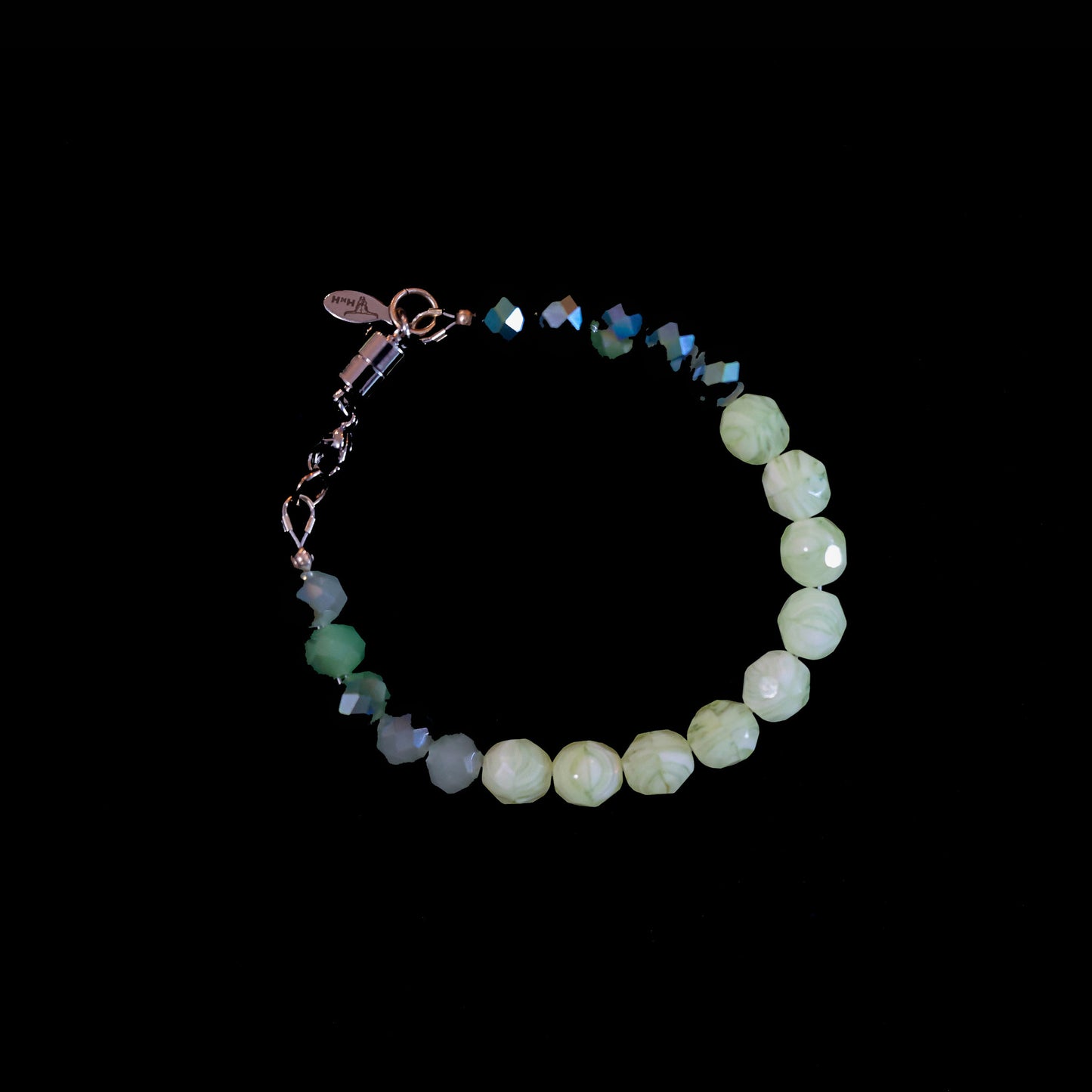 6" Green Glass Beaded Bracelet with Silver Magnetic Clasp 183