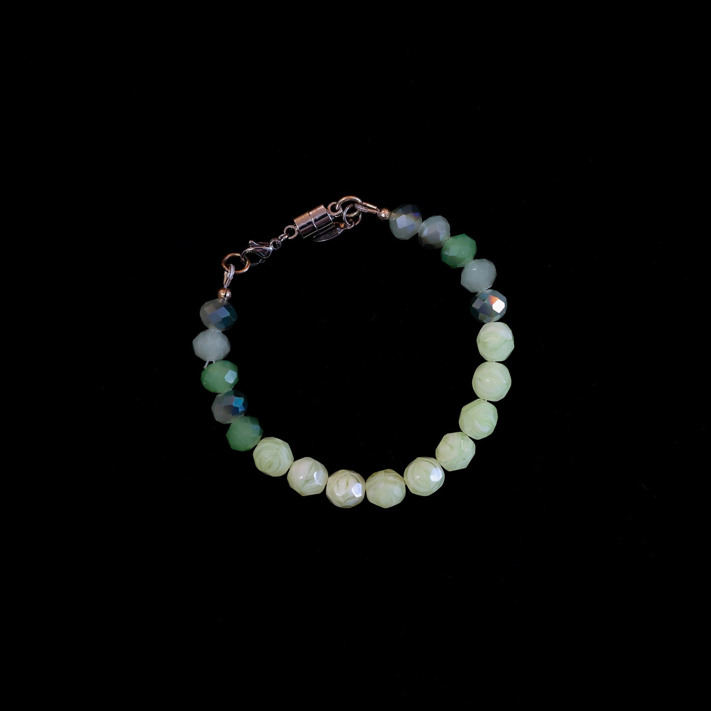 6" Green Glass Beaded Bracelet with Silver Magnetic Clasp 184