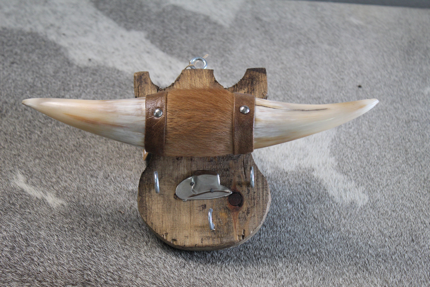 Small Horns Keyholder Hat 1