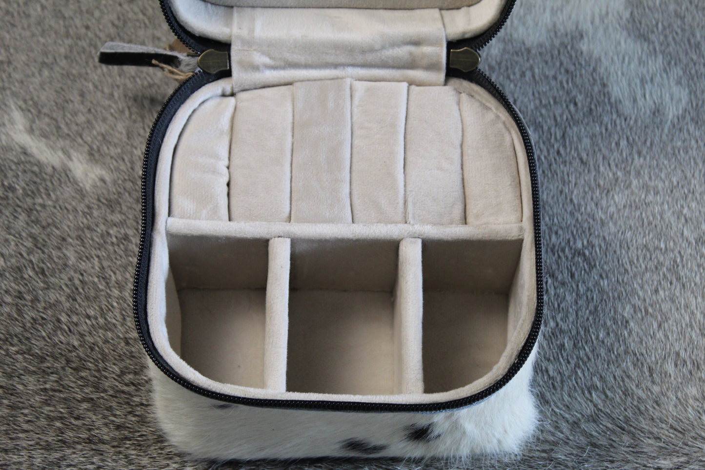 Embossed Leather Jewelry Box Black and White 2