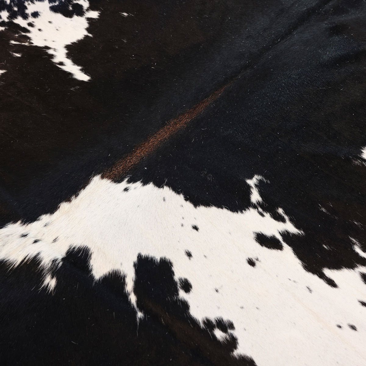 Natural Brazilian Cowhide Pattern 1103 (Black and White)