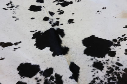 Natural Brazilian Cowhide Pattern 1175 (Black and White)