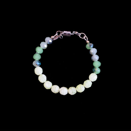 6" Green Glass Beaded Bracelet with Silver Magnetic Clasp 171