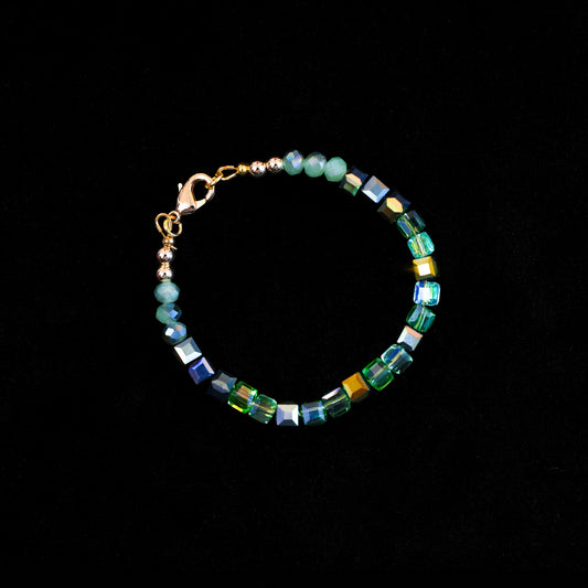 6.5" Green Glass Beaded Bracelet with Gold Lobster Clasp 181